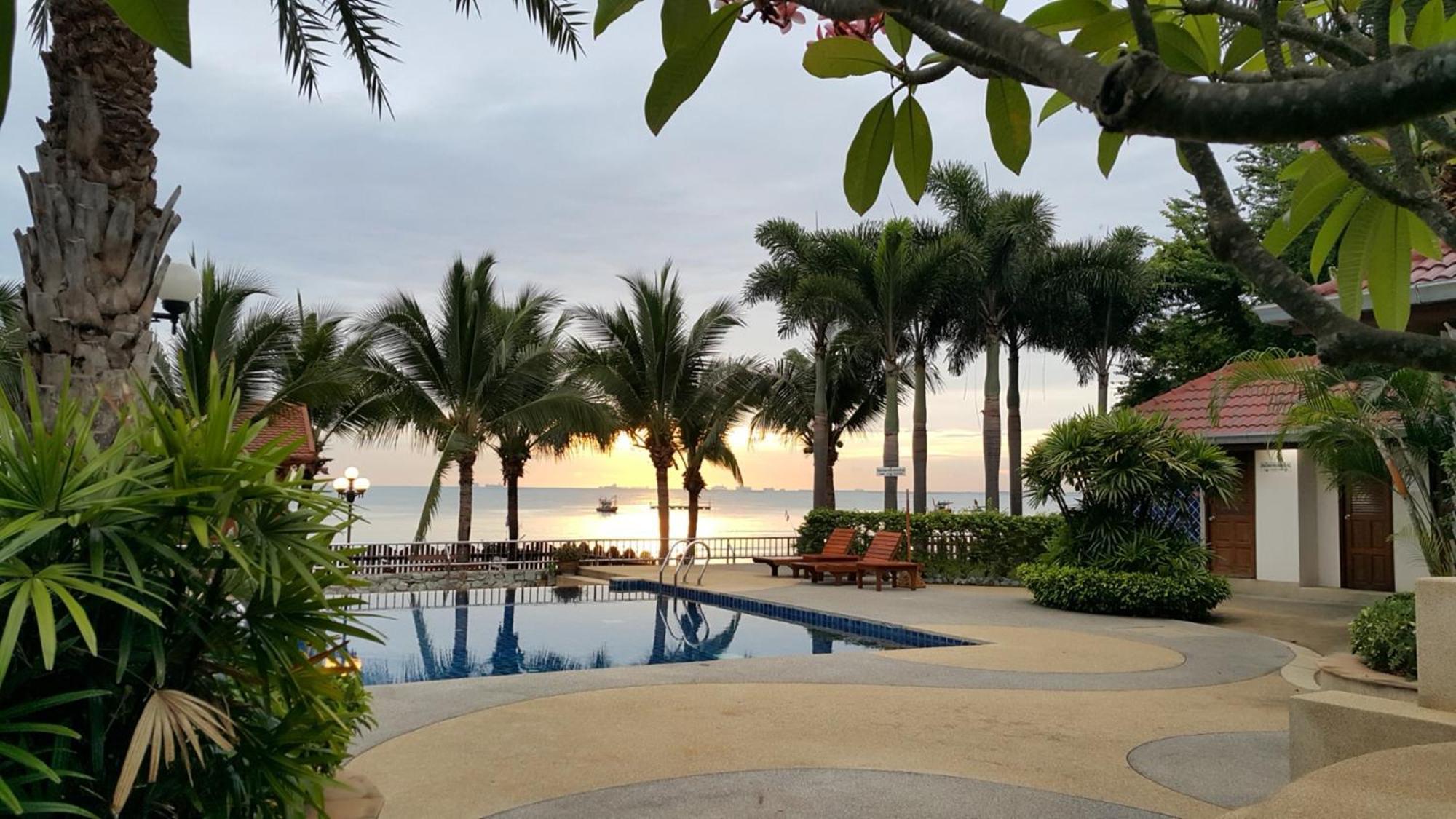 Serene Sands Hotel Bang Lamung Exterior foto