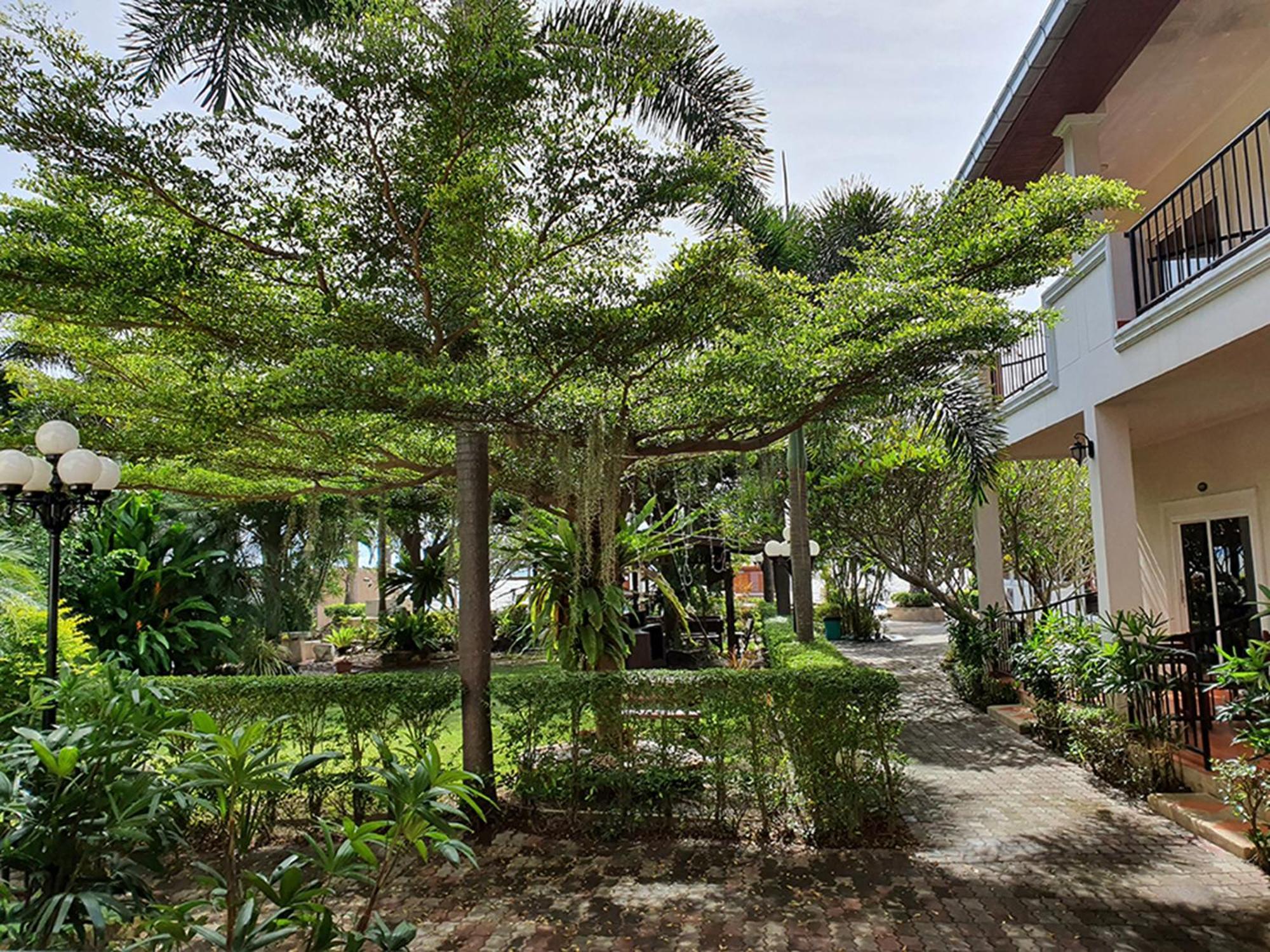 Serene Sands Hotel Bang Lamung Exterior foto