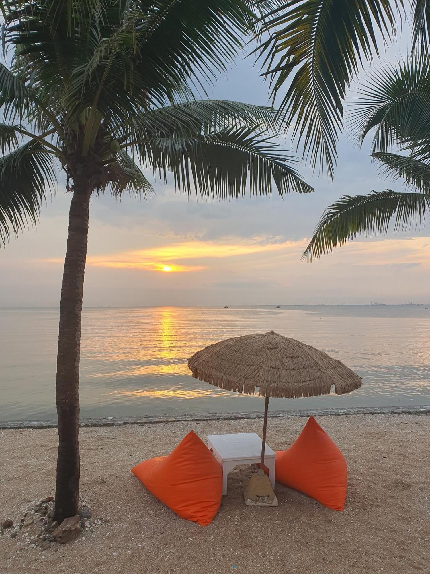 Serene Sands Hotel Bang Lamung Exterior foto