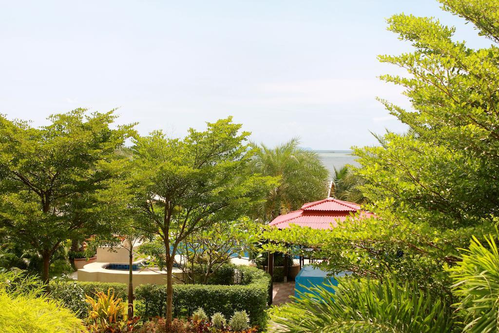 Serene Sands Hotel Bang Lamung Exterior foto